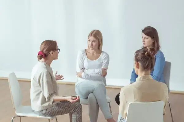 Key Difference Between PHP and IOP