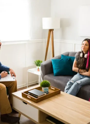 Family therapy session supporting recovery through evidence-based addiction treatment